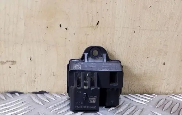 BMW 5 F10 F11 Glow plug pre-heat relay 8519471 0522120103
