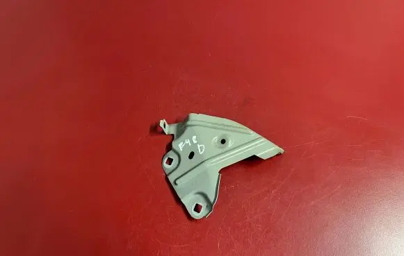 Fender mounting bracket
