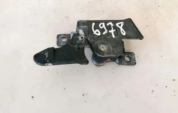 Mitsubishi Space Star Fuel tank opening switch 