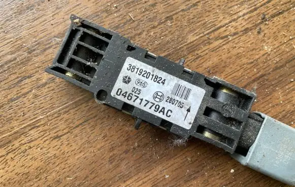 Chrysler Sebring (ST-22 - JR) Airbag deployment crash/impact sensor 04671779AC