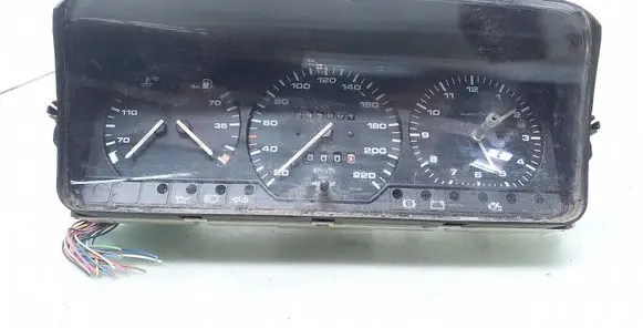 Volkswagen PASSAT B3 Speedometer (instrument cluster) 357919033R
