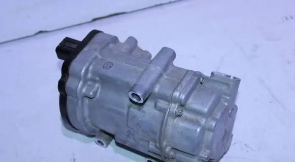 Toyota RAV 4 (XA50) Air conditioning (A/C) compressor (pump) 0424001990 33050 07E52507