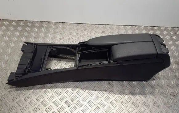 Mercedes-Benz C W204 Center console