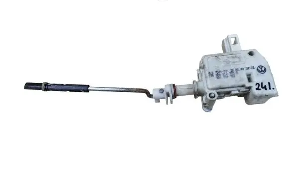 Volkswagen PASSAT B5 Central locking motor 3B0810773B