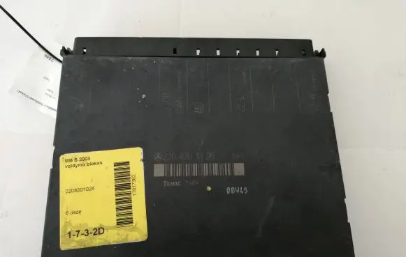 Mercedes-Benz S W220 Seat control module 2208201026