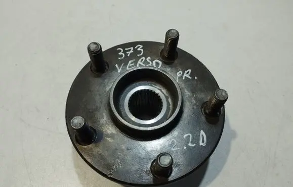 Toyota Corolla Verso AR10 Front wheel hub