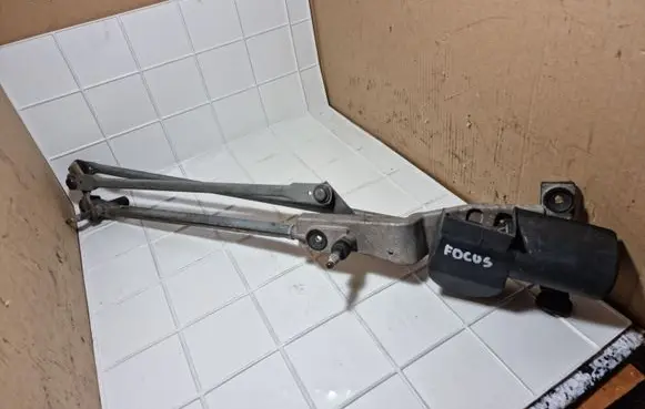 Ford Focus Front wiper linkage and motor 1395106486