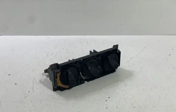 Volkswagen Golf III Climate control unit 1H0820045