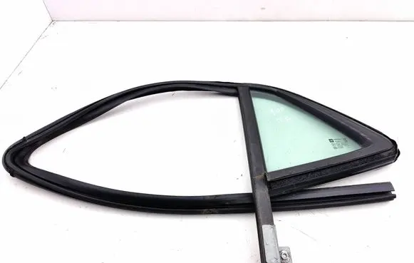 Opel Mokka X Rear vent window glass 