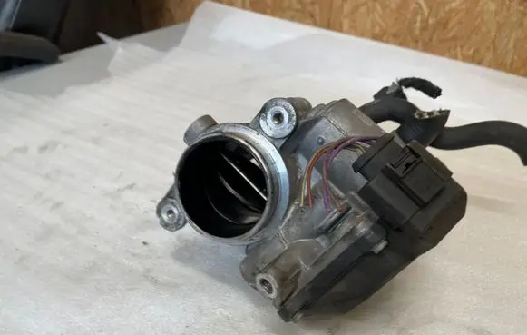 Audi Q3 8U Throttle valve 04L128063P