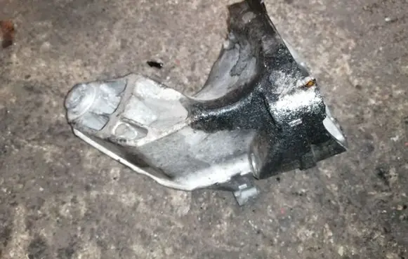 Mercedes-Benz E W212 Engine mounting bracket A6512230004