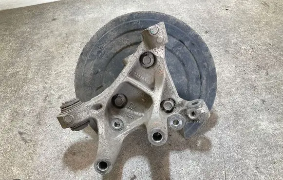 Rear wheel hub