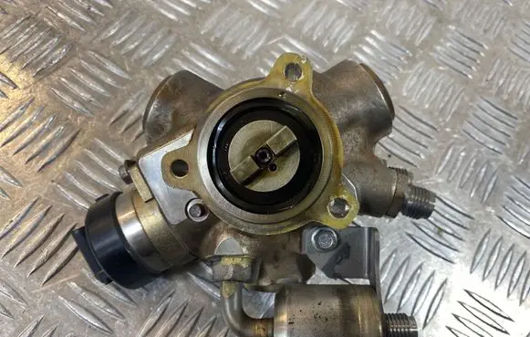 Mercedes-Benz E C207 W207 Fuel injection high pressure pump A2720700201 GD13351255973