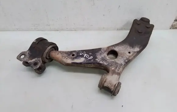 Volvo V50 Front lower control arm/wishbone