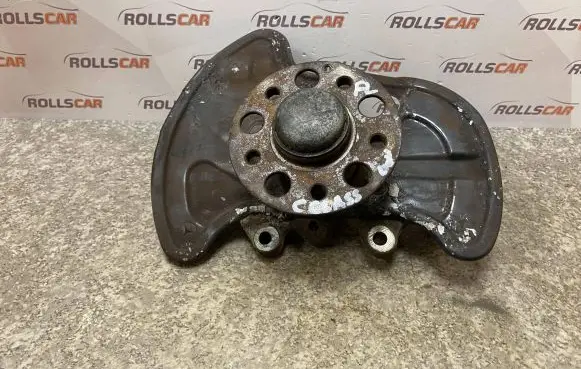 Mercedes-Benz C W204 Front wheel hub spindle knuckle