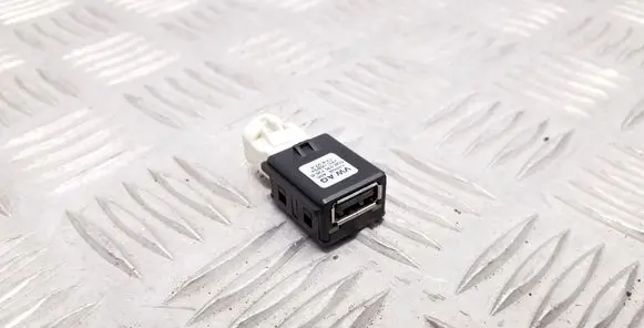 Skoda Octavia Mk3 (5E) USB socket connector 5Q0035726B
