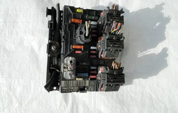 Peugeot 307 BSM Control unit 9661708280 BSML11