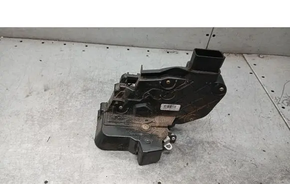 Volvo V50 Front door lock 30735664