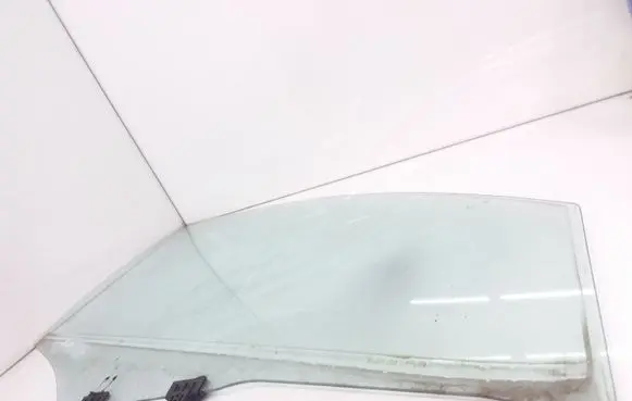 Nissan Pulsar Front door window glass four-door AS2