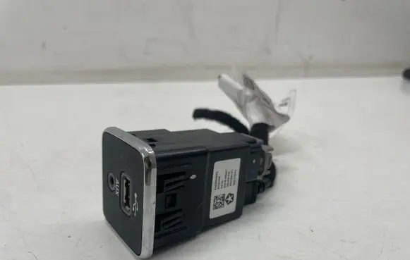 Jeep Compass USB socket connector 68284096AA