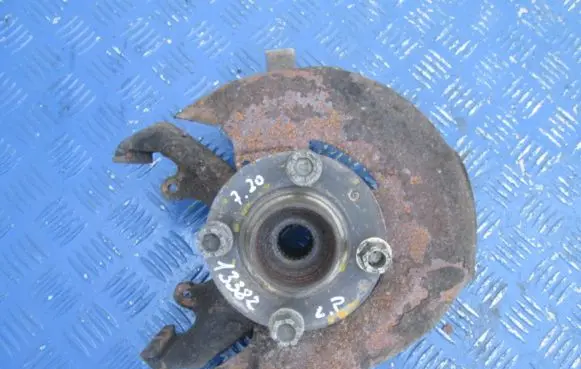 Volkswagen Golf II Front wheel hub spindle knuckle
