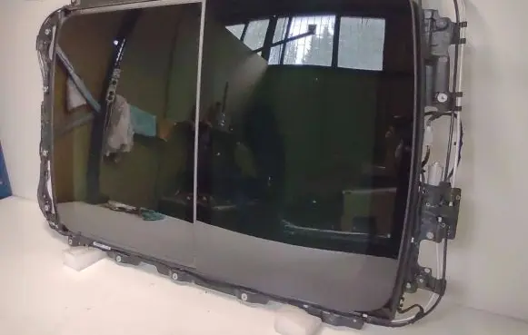 Volvo XC90 Sunroof glass 32205495