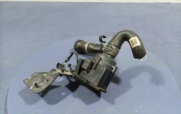 Audi A4 S4 B8 8K Water pump 704071650