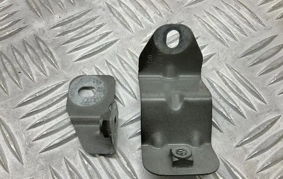 Audi A4 S4 B9 Fender mounting bracket 8W0821471 8W0821469