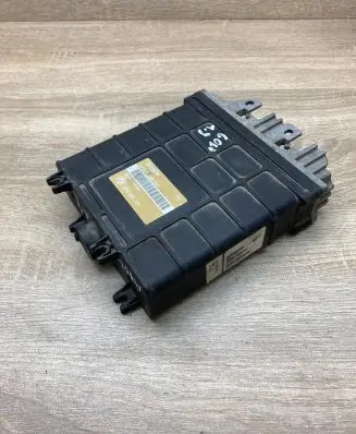 Volkswagen Golf III Engine control unit/module ECU 1H0907311 0261200701