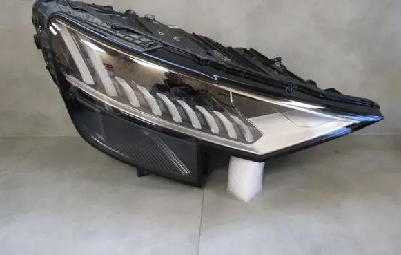 Audi Q8 Headlight/headlamp 4M8941036