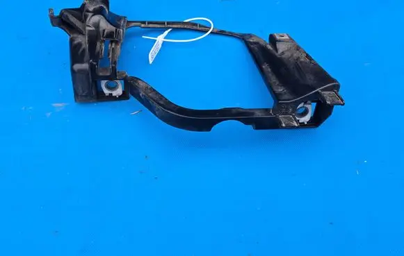 BMW 5 E60 E61 Headlight/headlamp mounting bracket 6936090