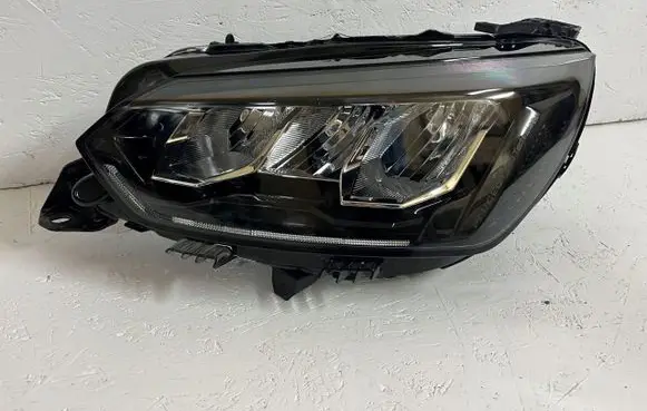 Peugeot 208 Headlight/headlamp 9833036380