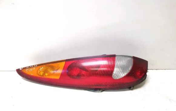 Nissan Almera Tino Rear/tail lights