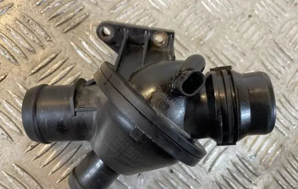 BMW 3 F30 F35 F31 Thermostat 6601544 6371059 6644619