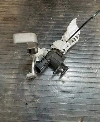 Volkswagen Touran II Turbo solenoid valve 1K0906283A