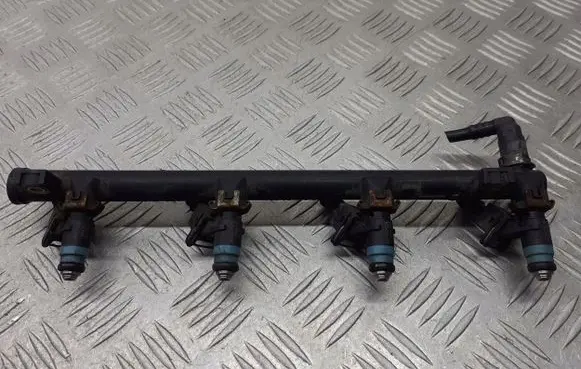 Renault Megane II Fuel main line pipe 8200139674C