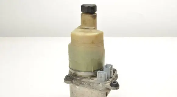 Volvo V50 Power steering pump 30741955