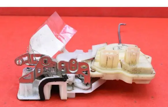 Honda CR-V Front door lock 