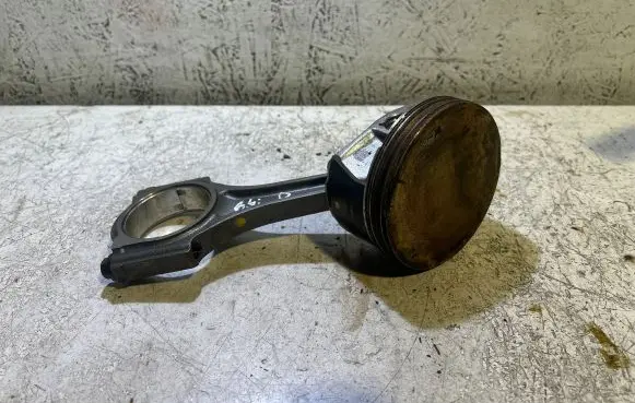 Jeep Grand Wagoneer Piston with connecting rod