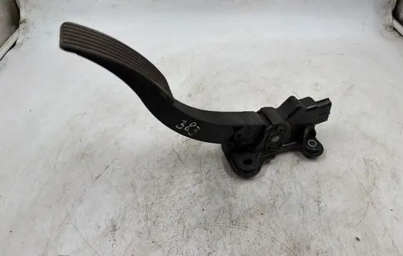 Mitsubishi Lancer X Accelerator throttle pedal MN101544