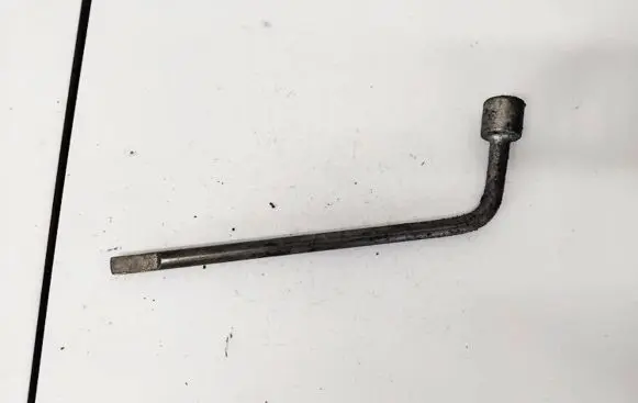 Ford Mondeo Mk III Wheel nut wrench 