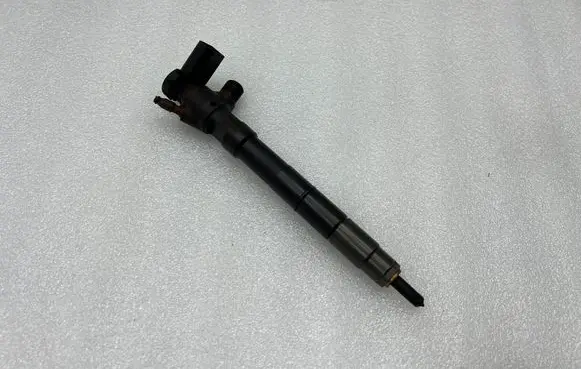 Audi Q2 - Fuel injector 04L130277BF