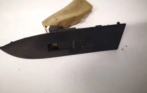 Suzuki Grand Vitara II Electric window control switch 8371765J0