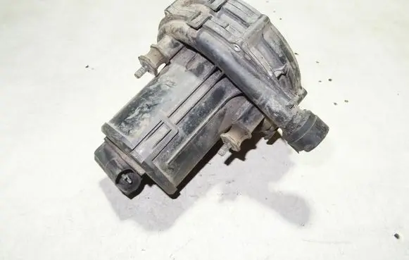 BMW 7 E38 Secondary air pump 1707589
