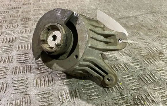 Mercedes-Benz E W238 Engine mount bracket A2382400300