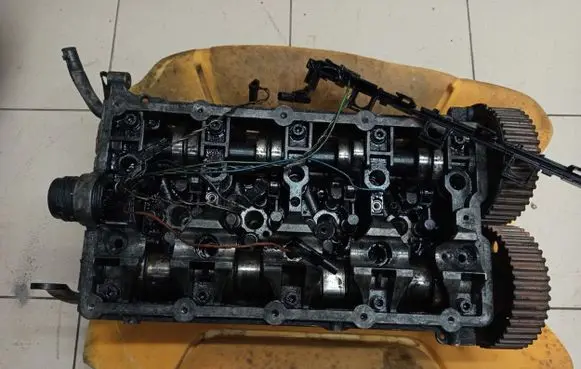 Volkswagen PASSAT B6 Engine head 03G103373A