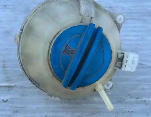 Volkswagen Polo V 6R Coolant expansion tank/reservoir 6Q0121407B