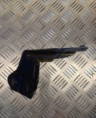 Volkswagen Golf Plus Fender mounting bracket 5M0821136