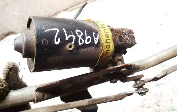 Volkswagen PASSAT B4 Wiper motor 0390241124 3a1955113