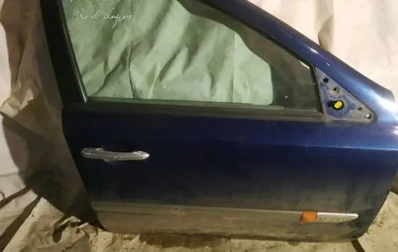 Renault Laguna II Front door melynos